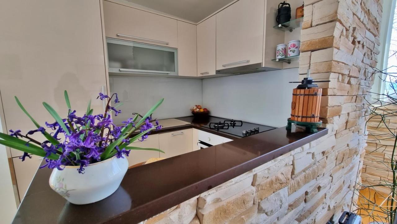 Apartment Tica Omiš Exteriör bild
