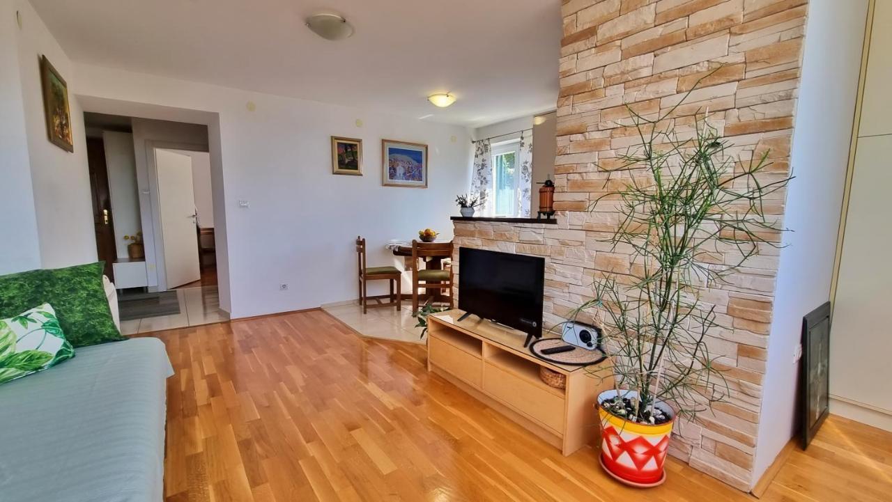 Apartment Tica Omiš Exteriör bild